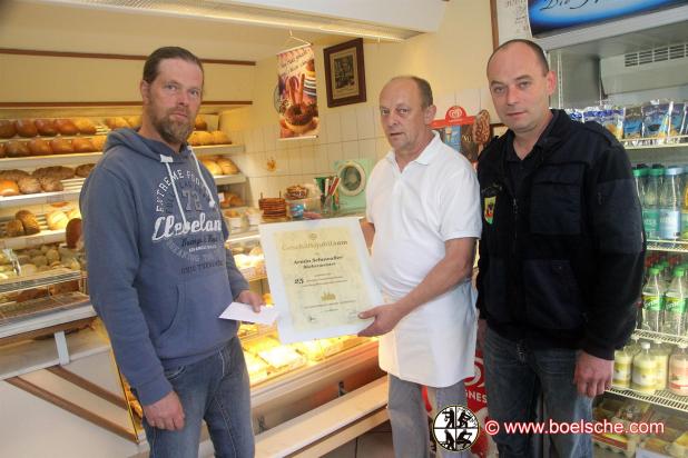 Spendenübergabe vom Stadtbäcker